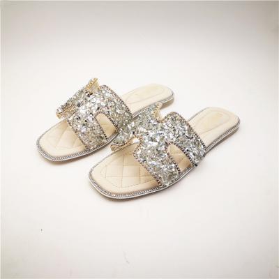 China 200915 Breathable NEW SUMMER COLLECTION Fashion Women's Flat Heel Sandal Flip Flop Pearl Decorated Slippers for sale