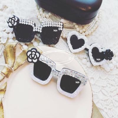 China Viable Hot Selling Designer Luxury Accessories Cat And Dog Glasses Pet Glass Magazine Photo Trend Sunglasses for sale