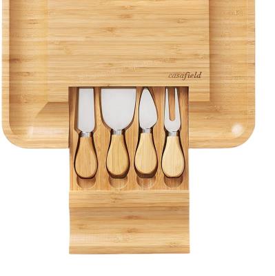 China Sustainable Modern Block Cheese Board Bamboo Cutting Tray With Cutlery Set for sale