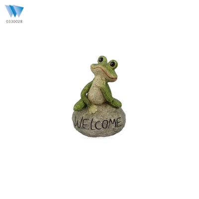 China Frog Polyresin Garden Ornament Hotel Welcome Letter Frog on Artificial Stone for sale