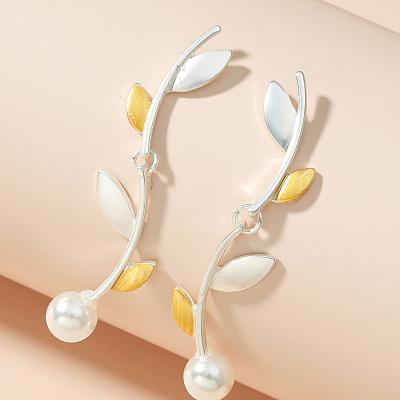 China Two Color Retro Earrings High Quality Environmental Friendly Silver Foil Pearl Elegant Quilted Earrings For Women for sale