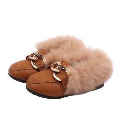 China Updraft 2021 autumn and winter sandals kids girls leather flat fur slides hairy color gold chain kids shoes for sale