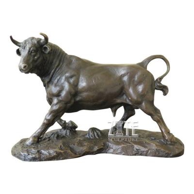 China Europe Professional Bronze Foundry Bull Bronze Sculpture With A Base for sale