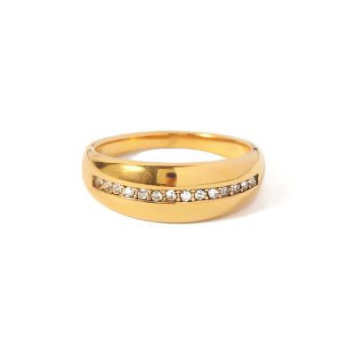 China Vintage Titanium Steel Ring 18K Gold Stainless Steel Inlaid With White Diamond Women'S Iced Out Ring for sale