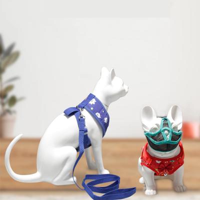 China Hot Selling Viable Cat Harness Reflective Cat Harness Pet Product Christmas Dog Harness and Leash Set for sale