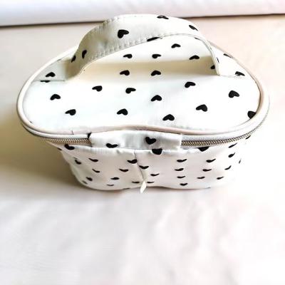 China Satin Customized Large Capacity Foam Screen Printed Heart Shaped Box , Box Heart Shaped Zipper Cosmetic Bag for sale