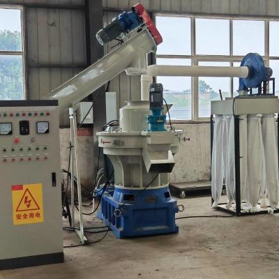 China 6mm-12mm Wood Pellet Production Line 1-1.5ton/H Vertical Ring Die Pellet Mill en venta