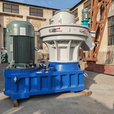 China Large Capacity Vertical Ring Die Wood Pellet Machine For Sawdust for sale