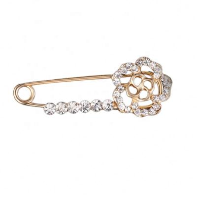 China ALLOY China Factory Gold Brooches Fancy Rhinestone Pearl Brooch, Popular Customized Scarf Clip Brooch For Women for sale