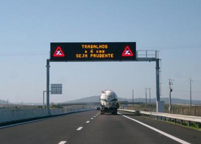 China Clear Vivid Image  LED Highway Road Signs Spin Lock Easy To Install Pixel Pitch 20mm for sale