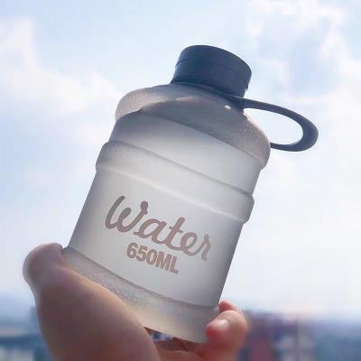 China CLASSIC Custom Plastic Logo Water Bottle Fashionable Drinking Water Cups 650ml for sale