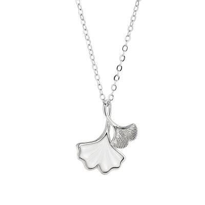 China CLASSIC Women's S925 Sterling Silver Summer New Lifestyle Ginkgo Leaf Lucky Necklace For Fashion Necklace Luxury Tanabata Valentine Chain for sale