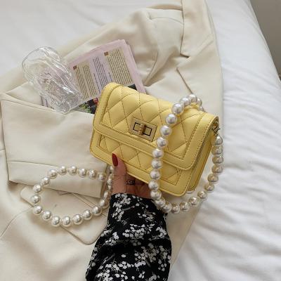 China Lady Trendy Metal and Pearl Chains Ladies Phone Clip Bag 2022 Women Mini Plaid Purses Women Handbags and Purses for sale