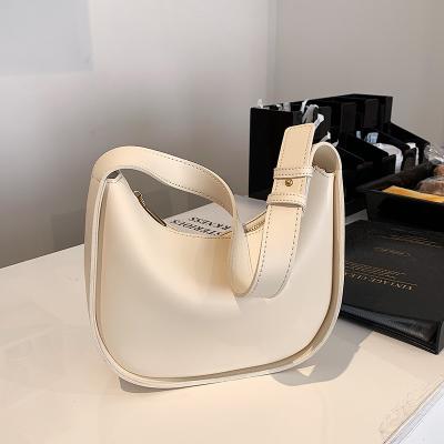 China Unique High Quality Fashion Design Retro Women's Pleated Cloud Handbag Clips Bum Bag for sale