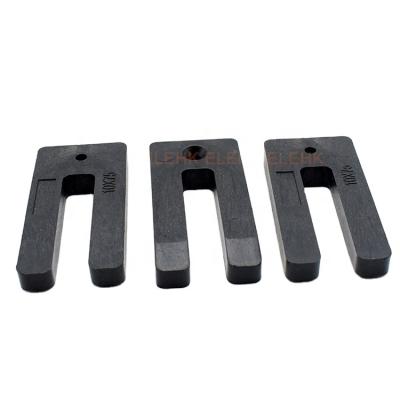 China 10mm plastick packers 16mm safe injection plastic packers black horse shoe packers for construction for sale