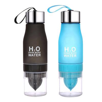 China 650ml Fruit Infuser H2O Lemon Sport Water Bottle Sustainable Outdoor Plastic for sale