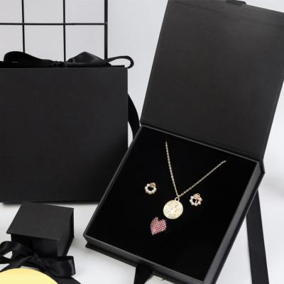 China Recyclable Black Magnetic Kraft Paper Packing Box Small Necklace Packaging Box For Jewelry Accessories for sale