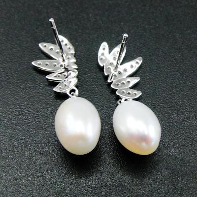 China Natural Pearl CZ Cubic Zircon Pearl Earrings Beautiful Pearl Drop Earrings Simple White White Natural Pearl Stud Earrings for sale