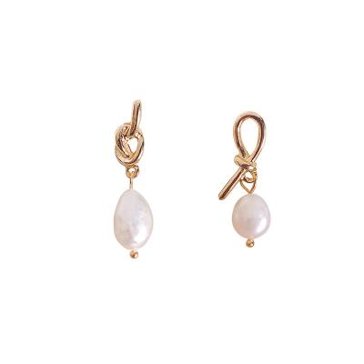 China Trendy Wholesale Baroque Pearl Earrings Vintage Jewelry Women Korean Fashion Earrings For Ladies for sale