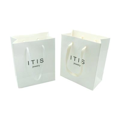 China Wholesale Custom Gift Wrapping Paper Luxury White Paper Bags Recyclable for sale