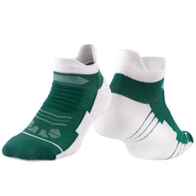 China Anti-slip Sports Socks Cotton Crew Socks Comfortable Running Basketball Sports Men Socks Good Quality for sale