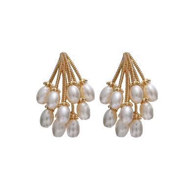 China Fashion Statement Fast Shipping Gold Plated Imitation Pearl Stud Earrings For Women Or Girls for sale