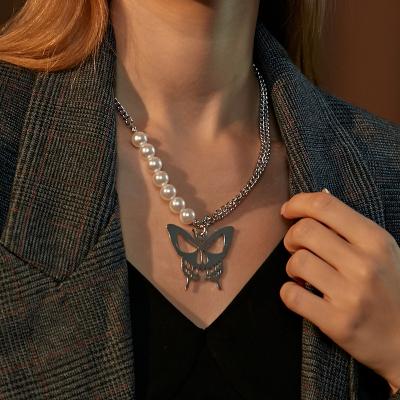 China Hotselling TRENDY Hollow Out Butterfly Dangle Necklace Hip Hops Women's Fashion Link Chain Pearl Silver Butterfly Necklace for sale