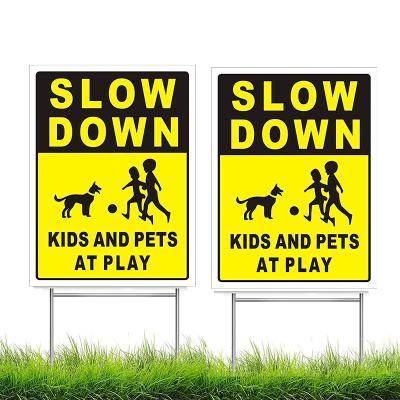 China Waterproof And UV Resistant Kids And Pets To Play Slow Down Yard Sign With Metal Double Sided H Stake Circular / Square Octagon Triangle / Rectangle Diameter for sale