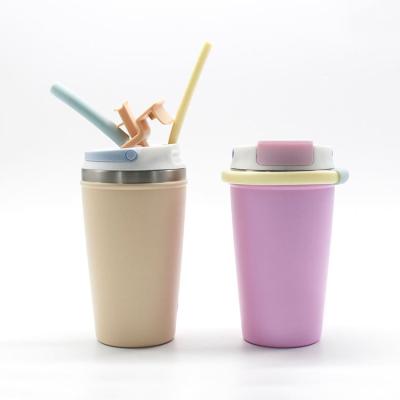 China Hot Selling American Style Unique Design With Bamboo Lid And Straw, Glass Water Bottles With Handle And Silicone Sleeve Bottle Water for sale