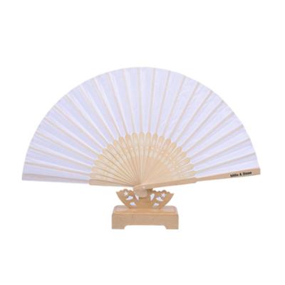 China China 2019 Popular White Wedding Gift Folding Fabric Hand Fans Homecoming With Bamboo Ribs for sale