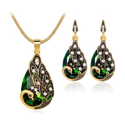 China 2021 TRENDY Two Piece Jewelry Sets Crystal Pendant Necklaces Earrings Fashion Rhinestone Sets for sale