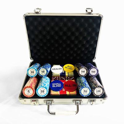 China Casino Playing 200pcs Clay Poker Chips Set with Aluminum Case for Playing Casino Poker Entertainment Poker Card Game for sale