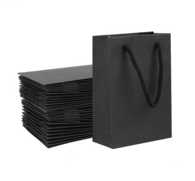 China Disposable High Quality Recyclable Paper Small Gift Bags With Handle Elegant Black Gift Bag For Gift Packaging Shop for sale