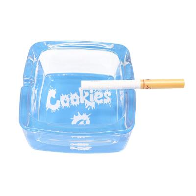 Chine Modern Small glass cigarette ashtray custom logo glass ash tray custom smoking the ashtray glow in the dark à vendre