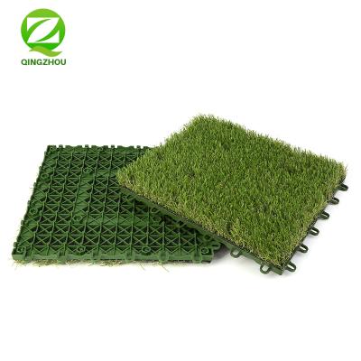 China QINGZHOU Green Grass Garden Artificial Easy Installation Mat High Quality 30cm Artificial Grass Decking Tile For Garden for sale