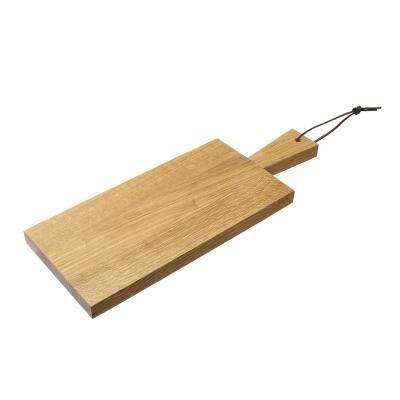 China Sustainable Wooden Rectangle Small Oak Wood Cheese Cutting Board With Handle for sale