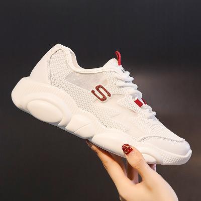 China CUSHIONING Breathable Women Running Casual Chunky Soft Heels Shoes Fashion Sports Spring Ladies Comfortable Mesh Sneakers for sale