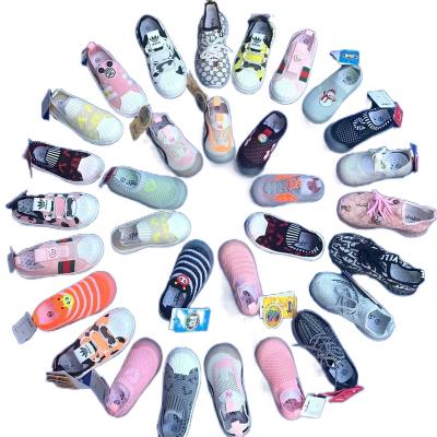 China New Pattern Lightweight Kids Fashion Sports Shoes Stock Casual Shoes Unisex Flying Knitting Sneakers Socks Slip On Shoes for sale