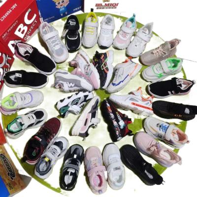 China Fashion trend new arrival girls mixed size boys and models sports shoes wholesale for children kid shoes on stock for sale