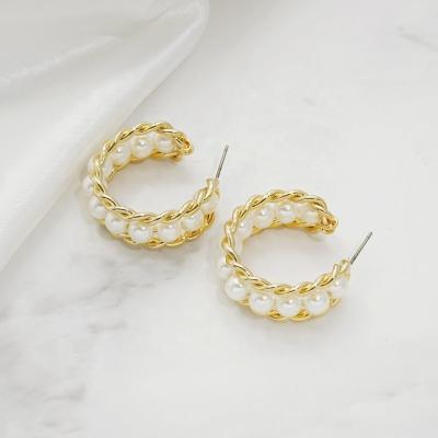 China Retro Vintage Style Pearl Baroque Vintage Jewelry Earrings Luxury Twisted Circle Gold Earrings for sale