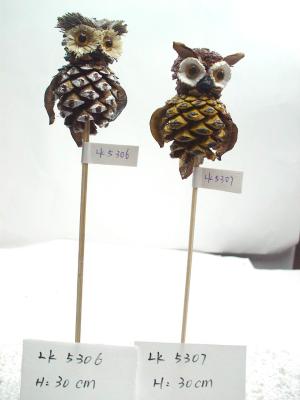 China Handmade owl,Length:29.5cm,bark and grass easter day’s gifts and garden ornament for sale