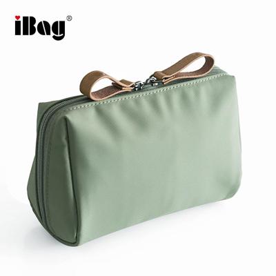 China Small Coin Purse Grass Nylon Small Cosmetic Bag Cheap Price Makeup Pouch Green Unique Lady Cosmetic Bag for sale