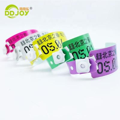 China Events / Party Custom 40silk CMYK Waterproof Colors Printing One Time Use Vinyl / PVC Waterproof Plastic ID Wristband for sale