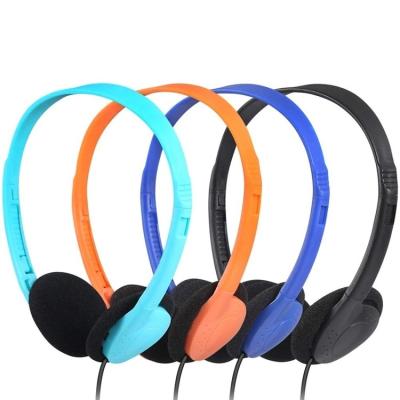 China Custom In-Ear Earphone Disposable Headphones Wired Earphones Headphones Bulk for sale