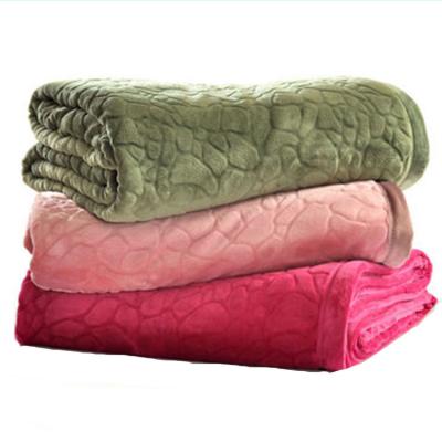 China Anti-pilling standard size solid color winter fluffy blanket for bed for sale