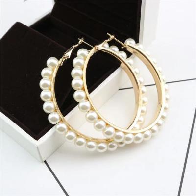 China Hot Sale Fashion New Ear Hoop Earrings Metal Wild Earrings Environmentally Friendly Pearl Big Earrings for sale