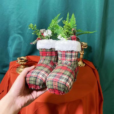 China Festival Decoration Selection 2021 New Design Christmas Santa Shoes For Holiday Wedding Party Decoration Supplies Ornament Craft Gifts for sale