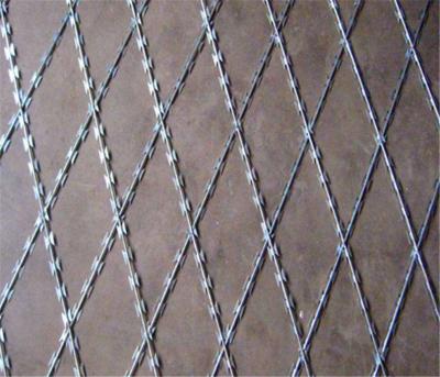 China Galvanized BTO-22 Welded Razor Wire Mesh with 75x150mm Aperture Mineral fences for sale