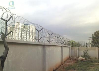 China Concertina Razor Barb Wire Tape Fence for Nigeria 10m Galvanized Military Fence for sale