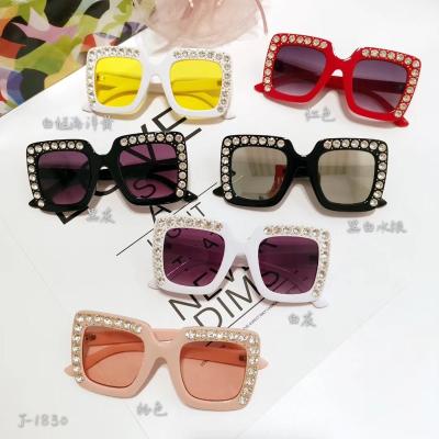 China Fashion Sunglasses Wholesale Fashion Kids Eyewear Square Rhinestone UV400 Cute Plastic Kids Shades Sunglasses for sale